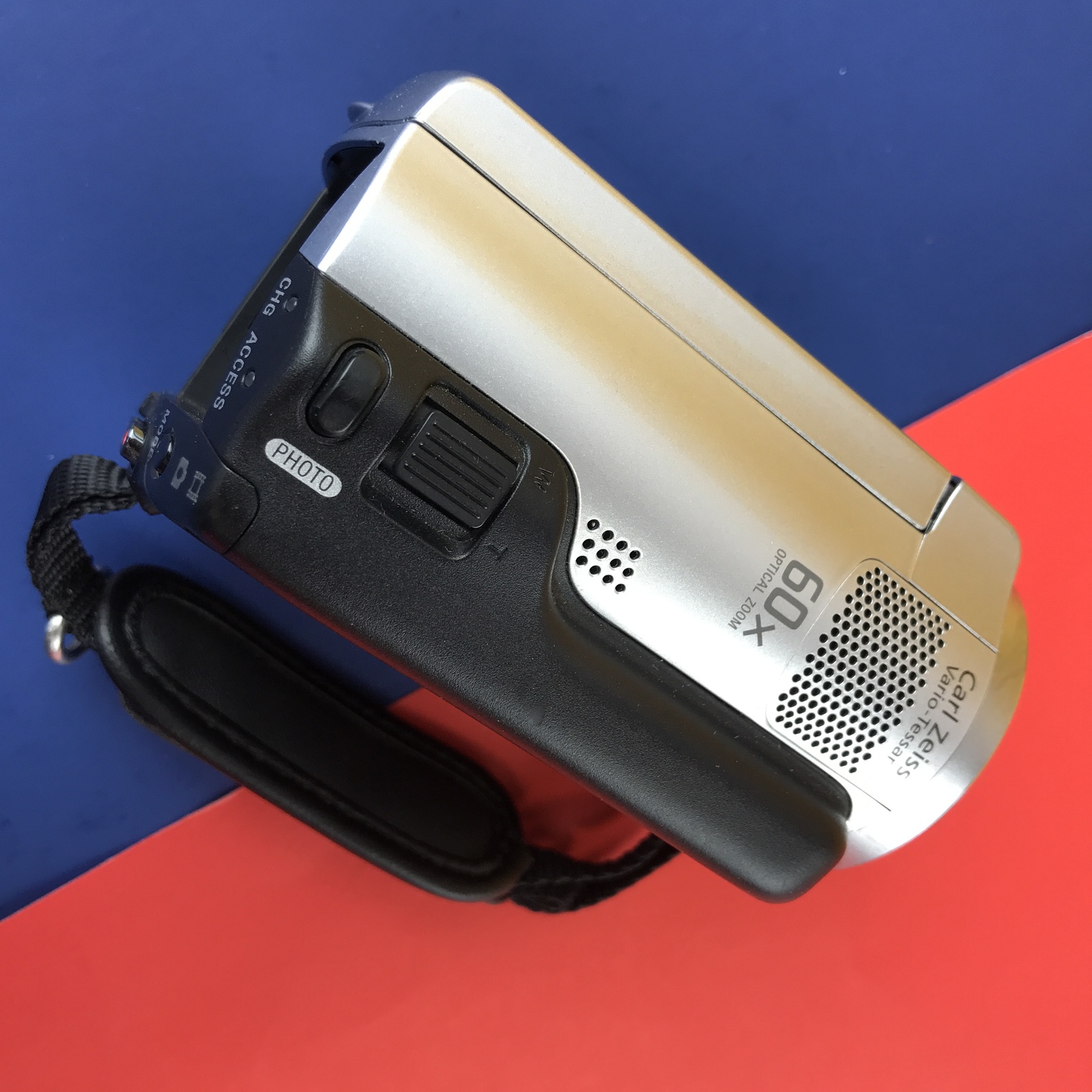 Sony Handycam DCRSR47 Camcorder 60GB HDD 60X Optical Zoom Digital