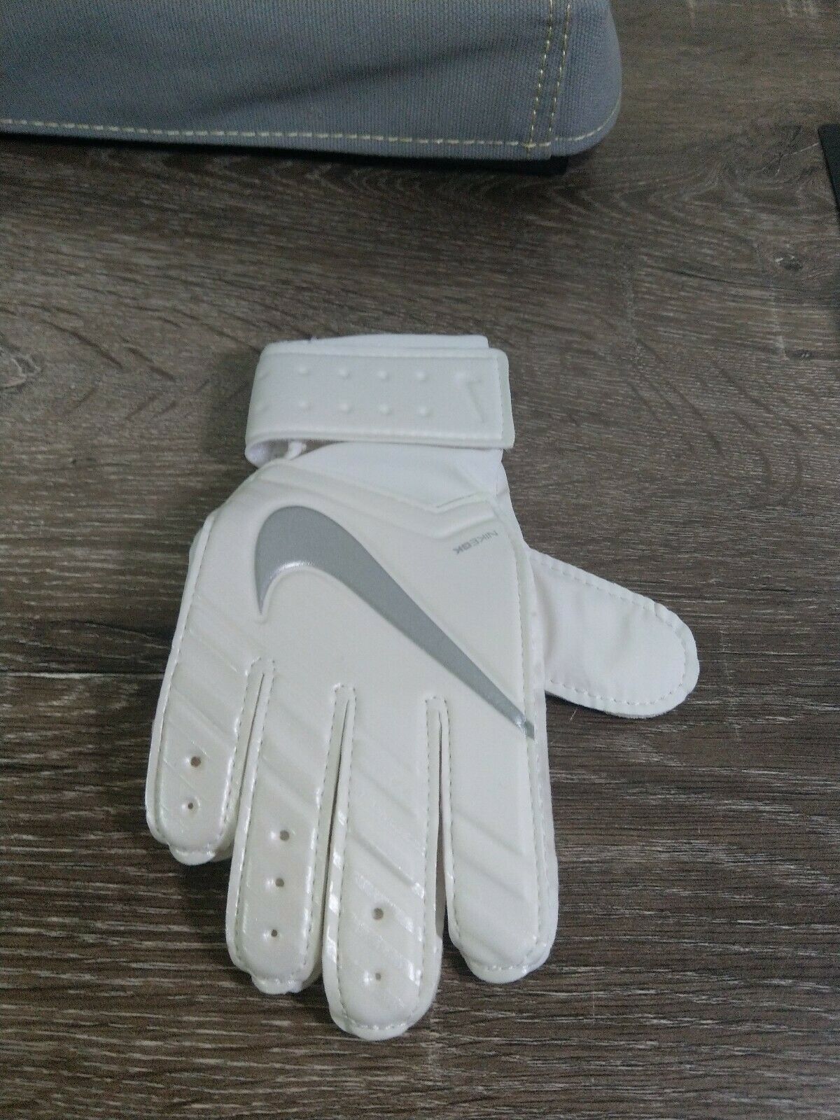 nike goalie gloves size 5
