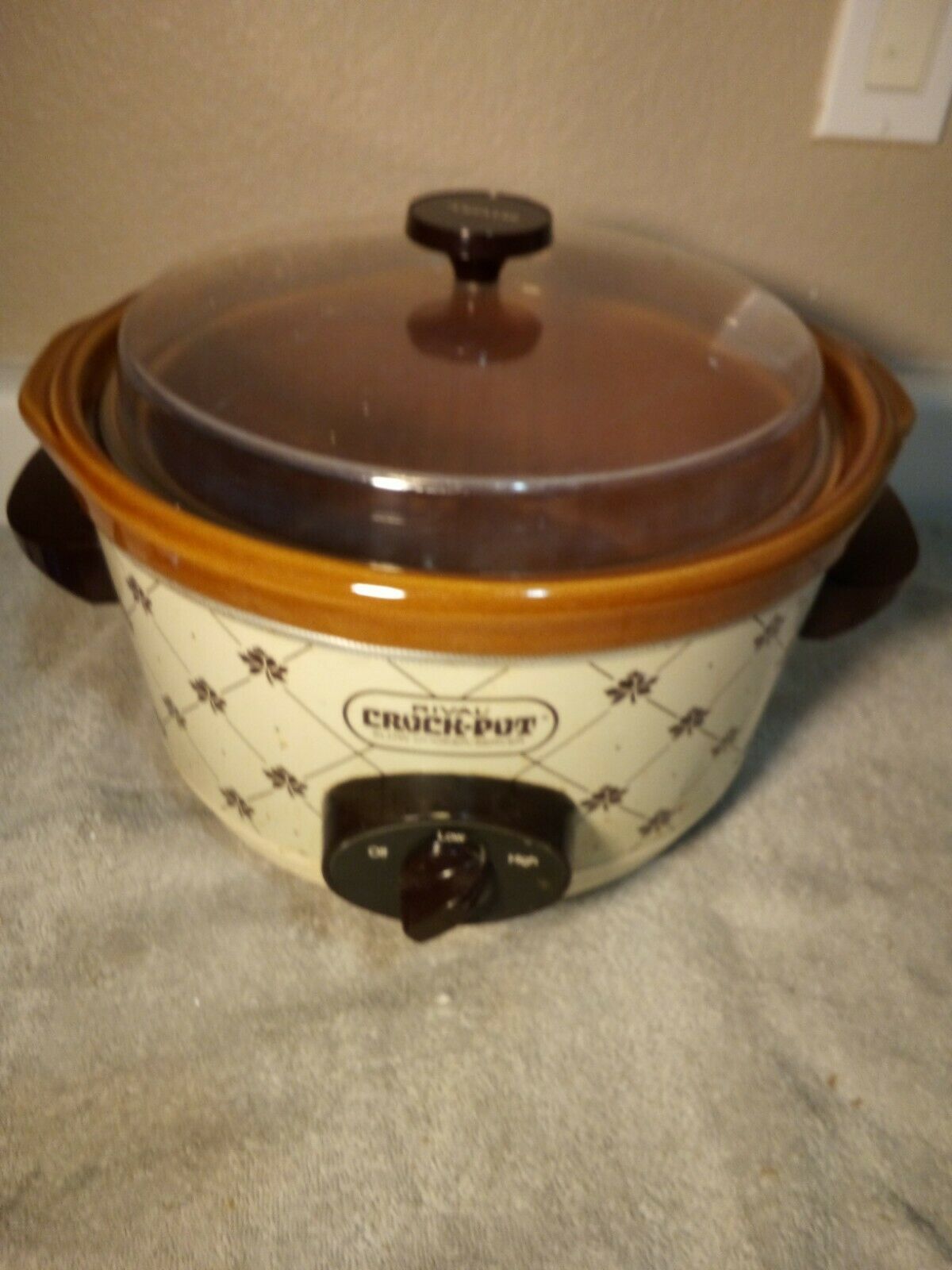 RIVAL CROCK POT SLOW COOKER MODEL 3350/2REMOVABLECALCULATED