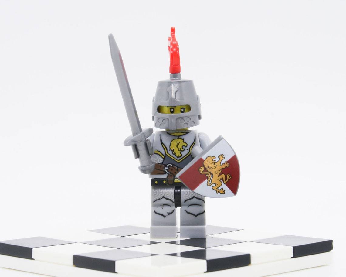 Castle Kingdoms Lion Knight Minifigures Weapons and Accessories ...