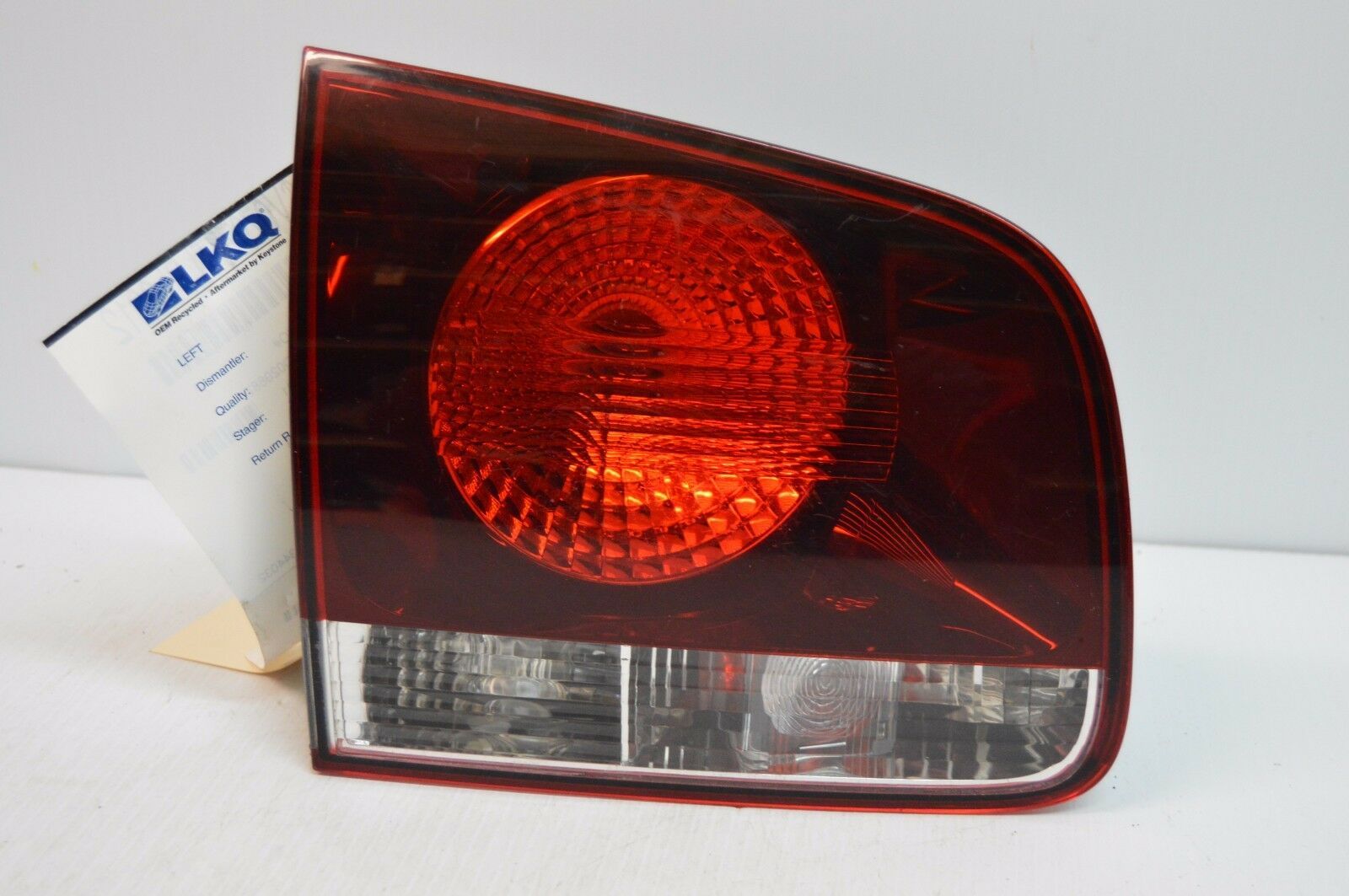 20072010 VOLKSWAGEN TOUAREG TAIL LIGHT LEFT BRAKE LIGHT ASSEMBLY AD9