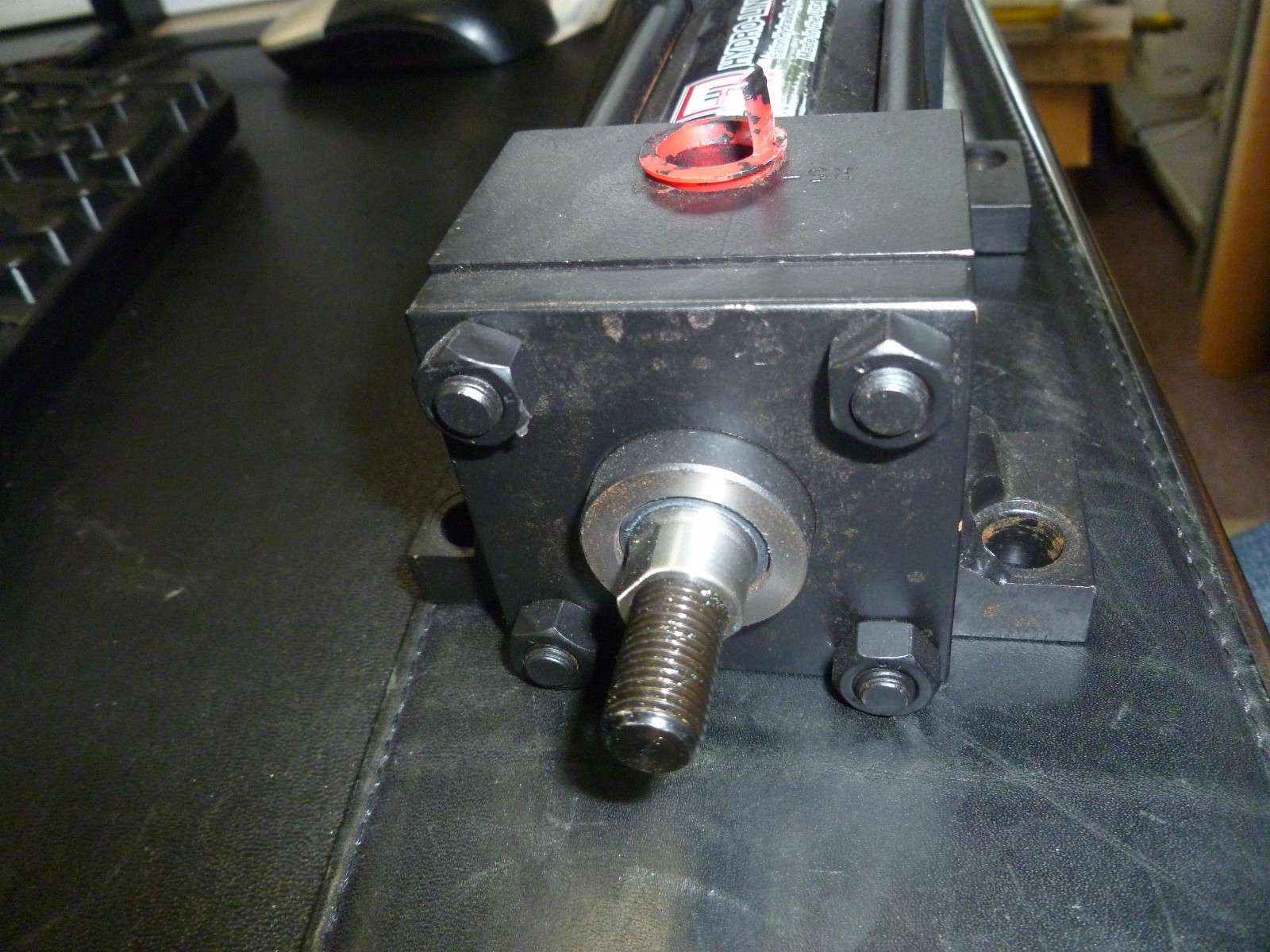 Eaton Hydraulic Cylinder R5A2X2N0.63 2NNN11 J 05 2 HydroLine