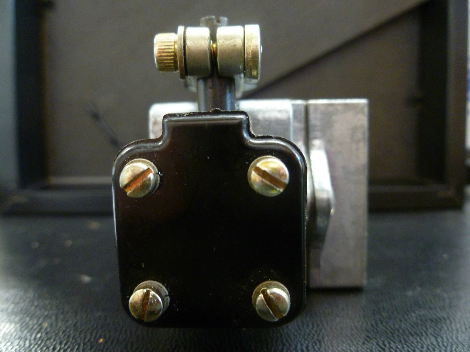 LIMIT SWITCH CR9440K1J1 GENERAL ELECTRIC SERIES A MAX VOLTS 600 Limit