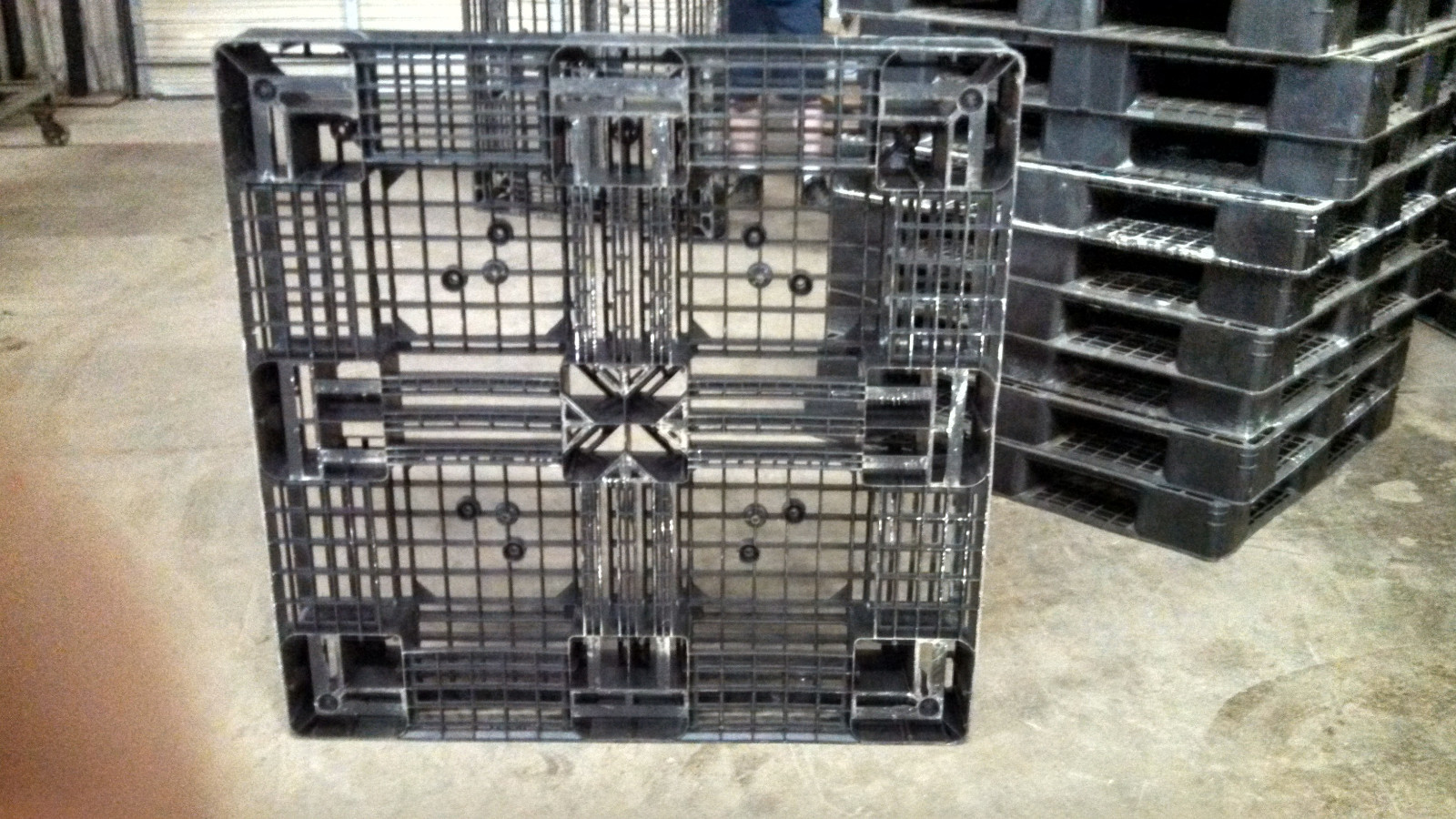 PLASTIC PALLET 43" X 43" OVERSEAS SHIPPING FORKLIFT BINS Pallets