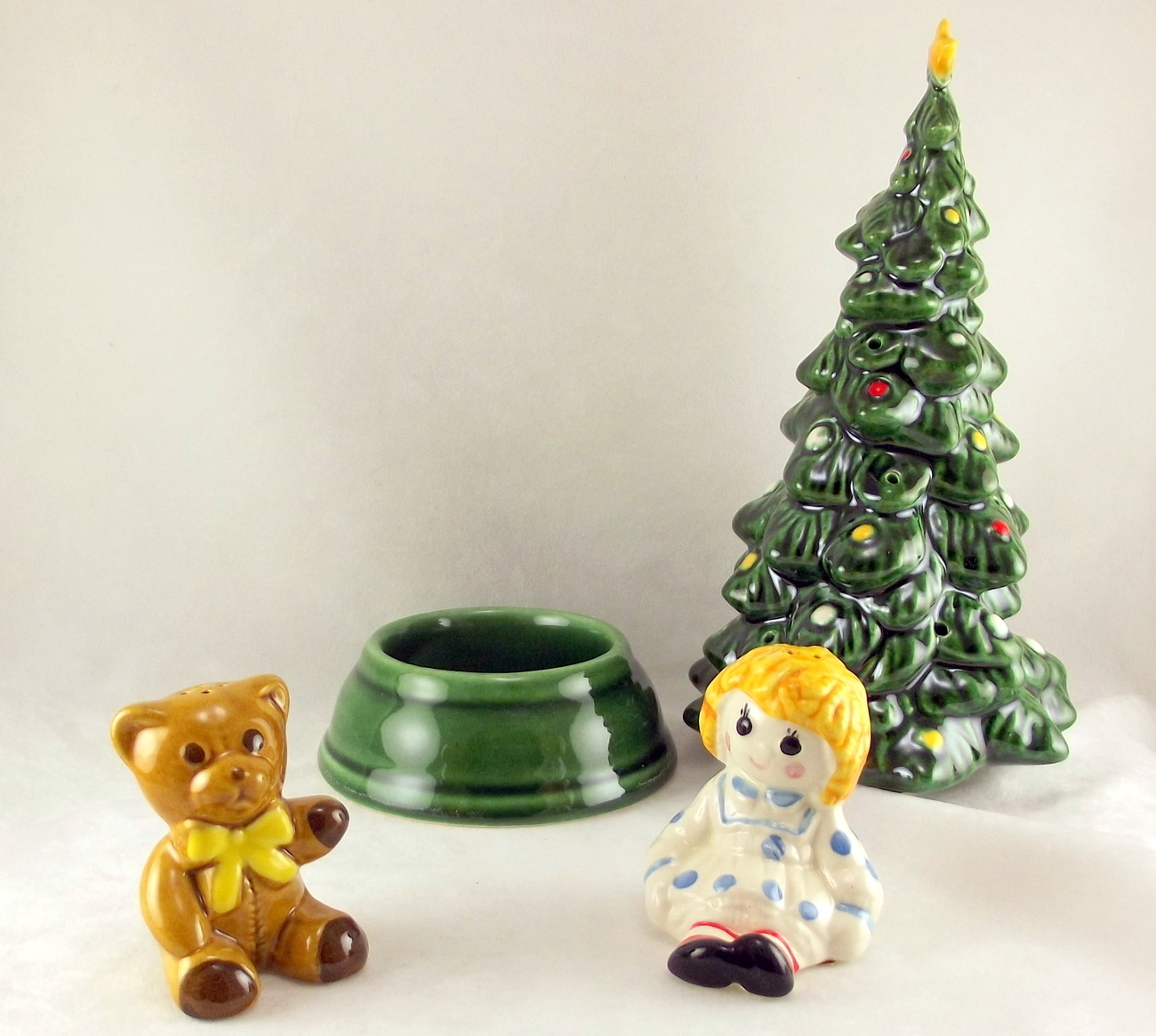 Vintage Avon Merry Christmas Tree Hostess Set 1979 in original box Other