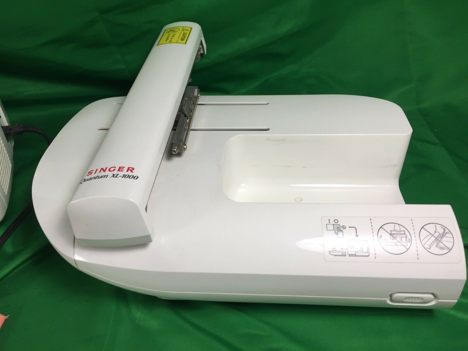 Singer Quantum XL1000 w/ Embroidery Attachment *Read Description