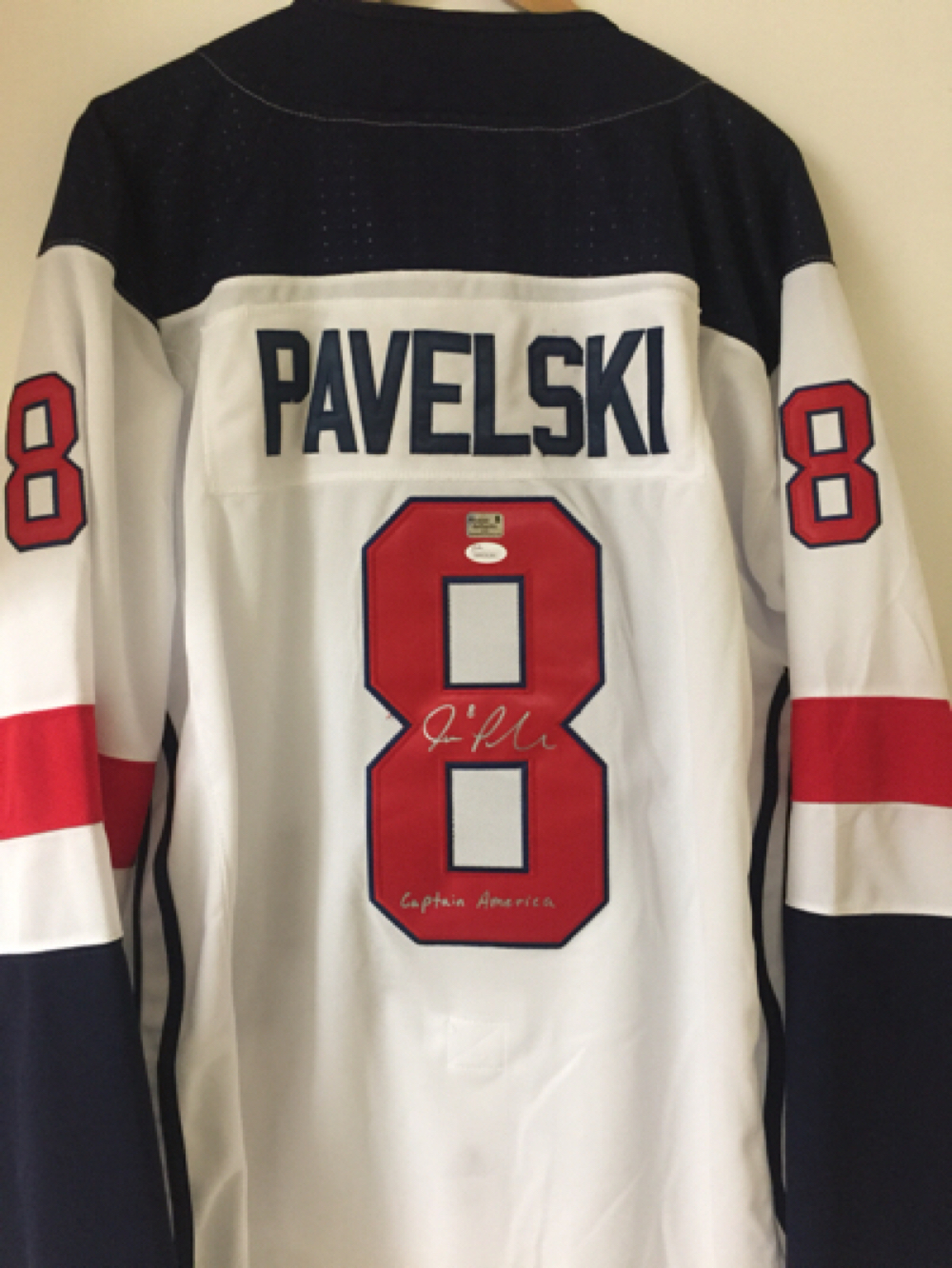 Joe Pavelski Signed Sharks Jersey (Pavelski COA)