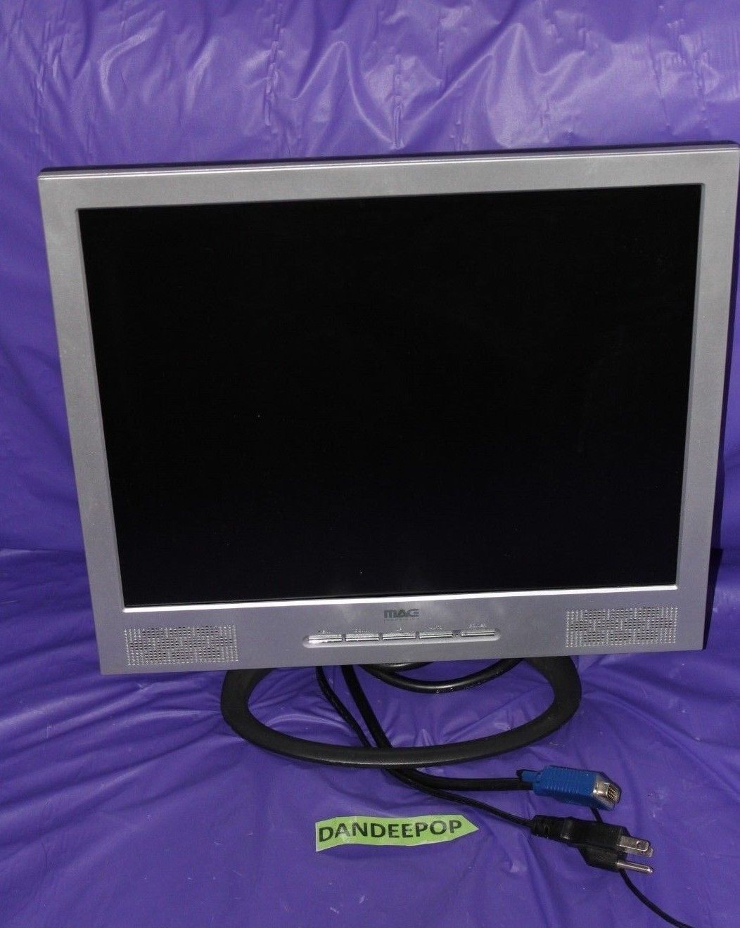 MAG Innovision LT82s Model 700p 17" LCD Computer Monitor With Speakers