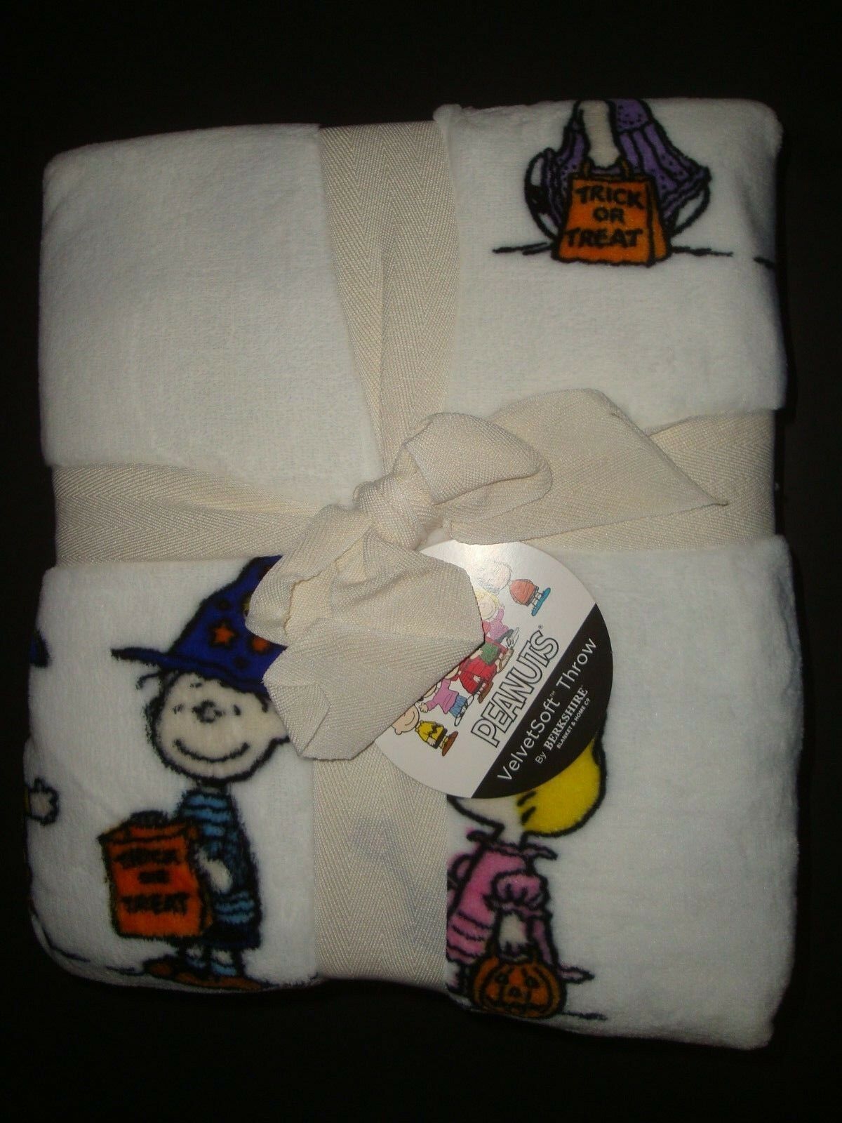 Berkshire Throw Blanket 55 x 70" Peanuts Snoopy Charlie Brown Halloween