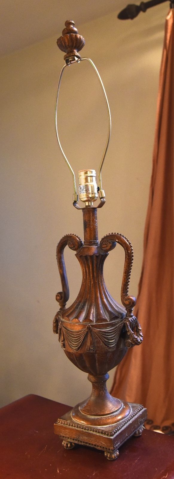 VICTORIAN STYLE TABLE LAMP ANTIQUED GOLD FINISH HANDLES LAUREL SWAG