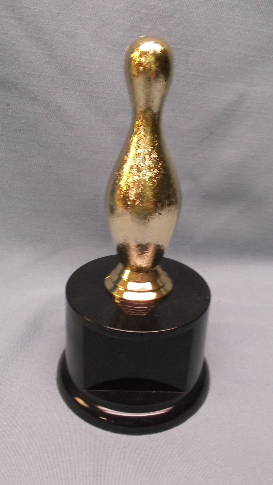 GOLD BOWLING PIN trophy round weighted black base Other
