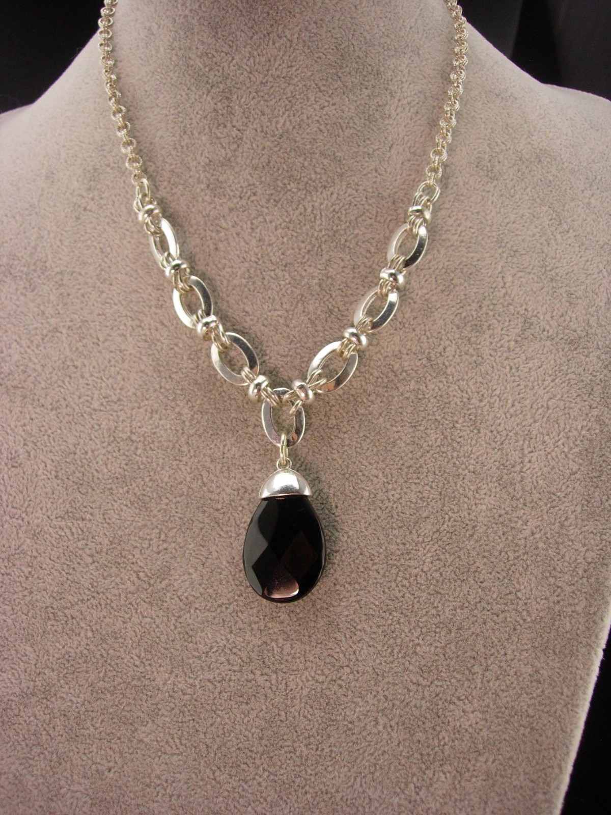 Primary image for White house black market elegant necklace - Silver and black theme - Black teard