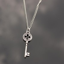 Lovers Personality Hollow Out Keys Fashion Jewelry Men Women Vintage Short Chain - $4.85