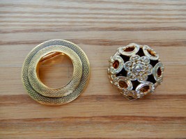 Nice pair of vintage gold tone scarf clips - $12.00