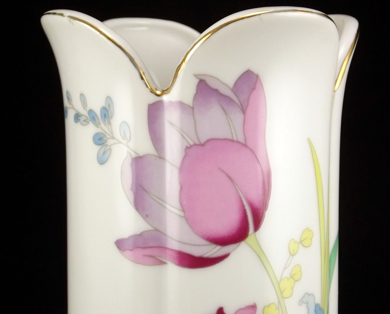 Vintage Inarco porcelain flower vase made in Japan floral motif Vases