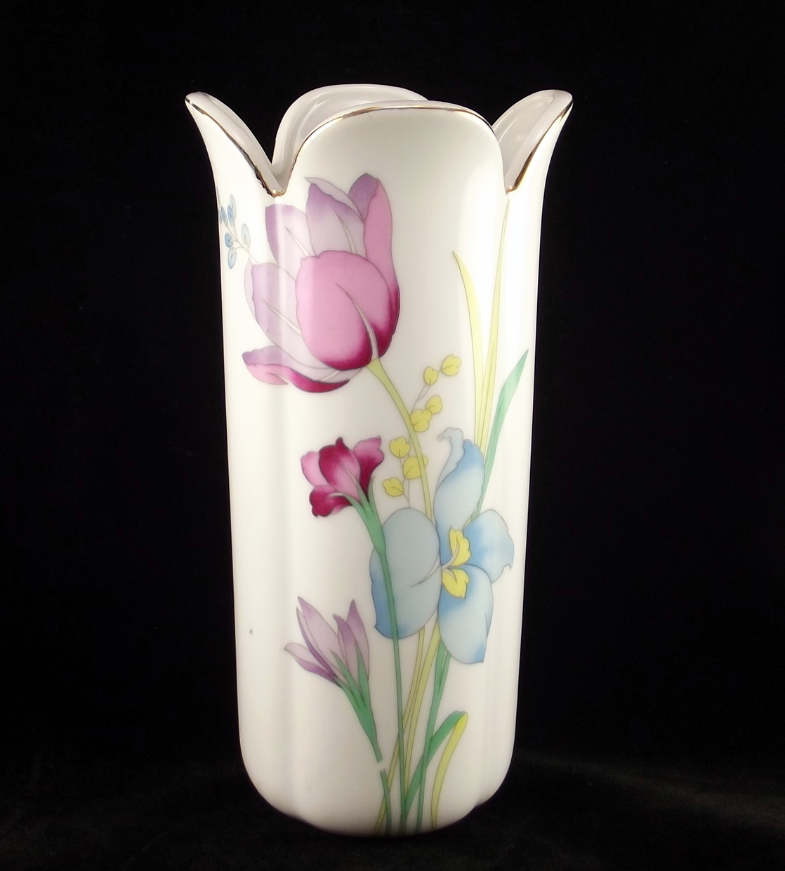 Vintage Inarco porcelain flower vase made in Japan floral motif Vases