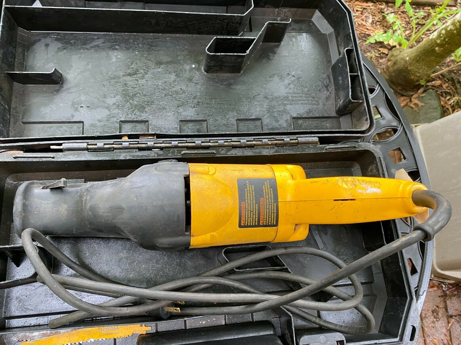 DeWalt DW311 Saw 13 Amp Heavy Duty Reciprocating Kit Corded Metal Wired