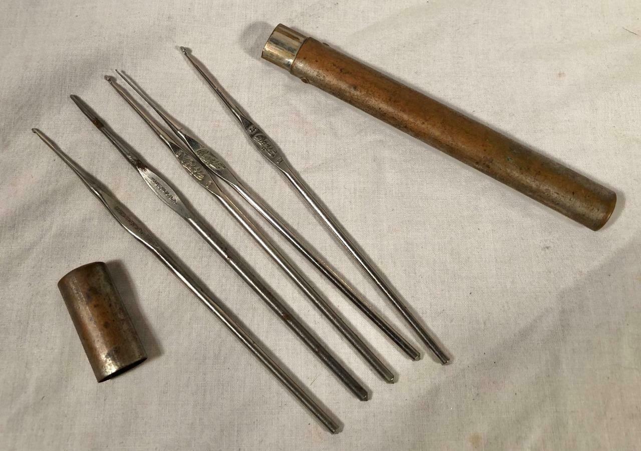 LOT OF VINTAGE BOYE CHROCHET / TATTING HOOKS WITH METAL CASE MADE IN