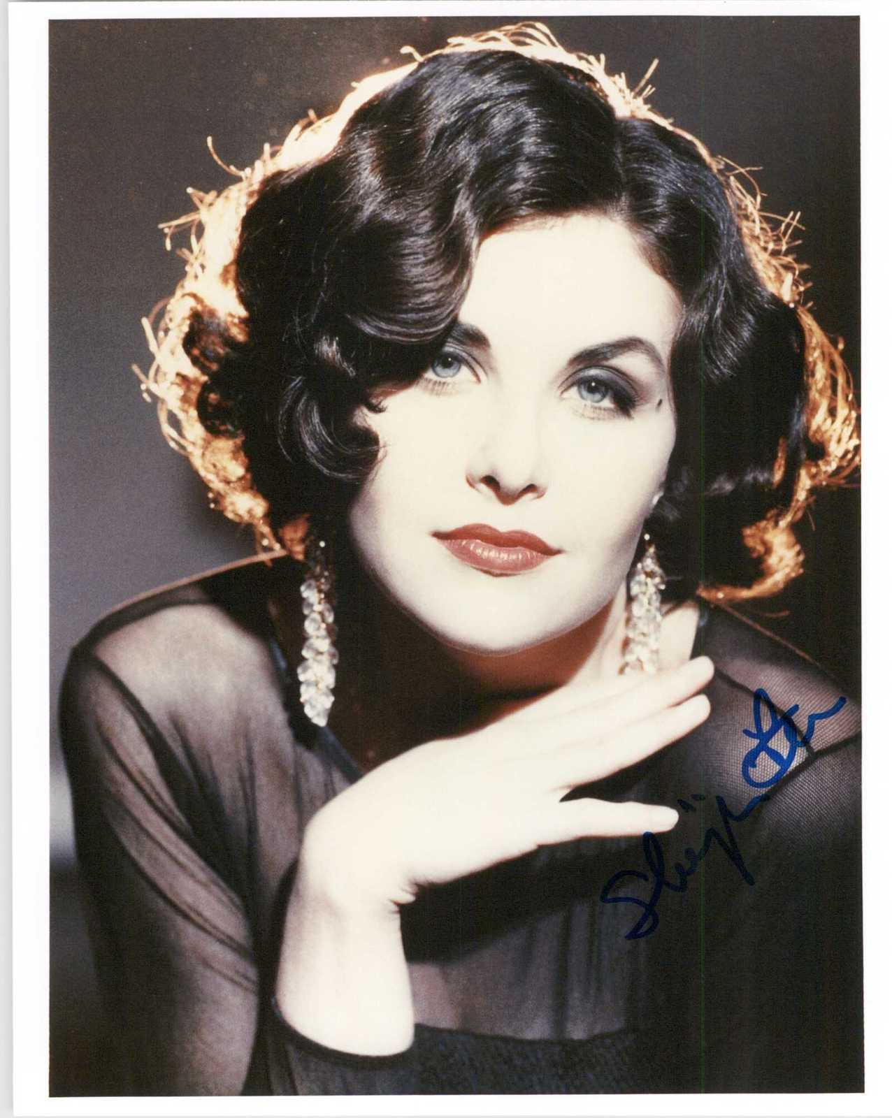 Show full-size image of Sherilyn Fenn Signed Autographed Glossy 8x10 Photo.