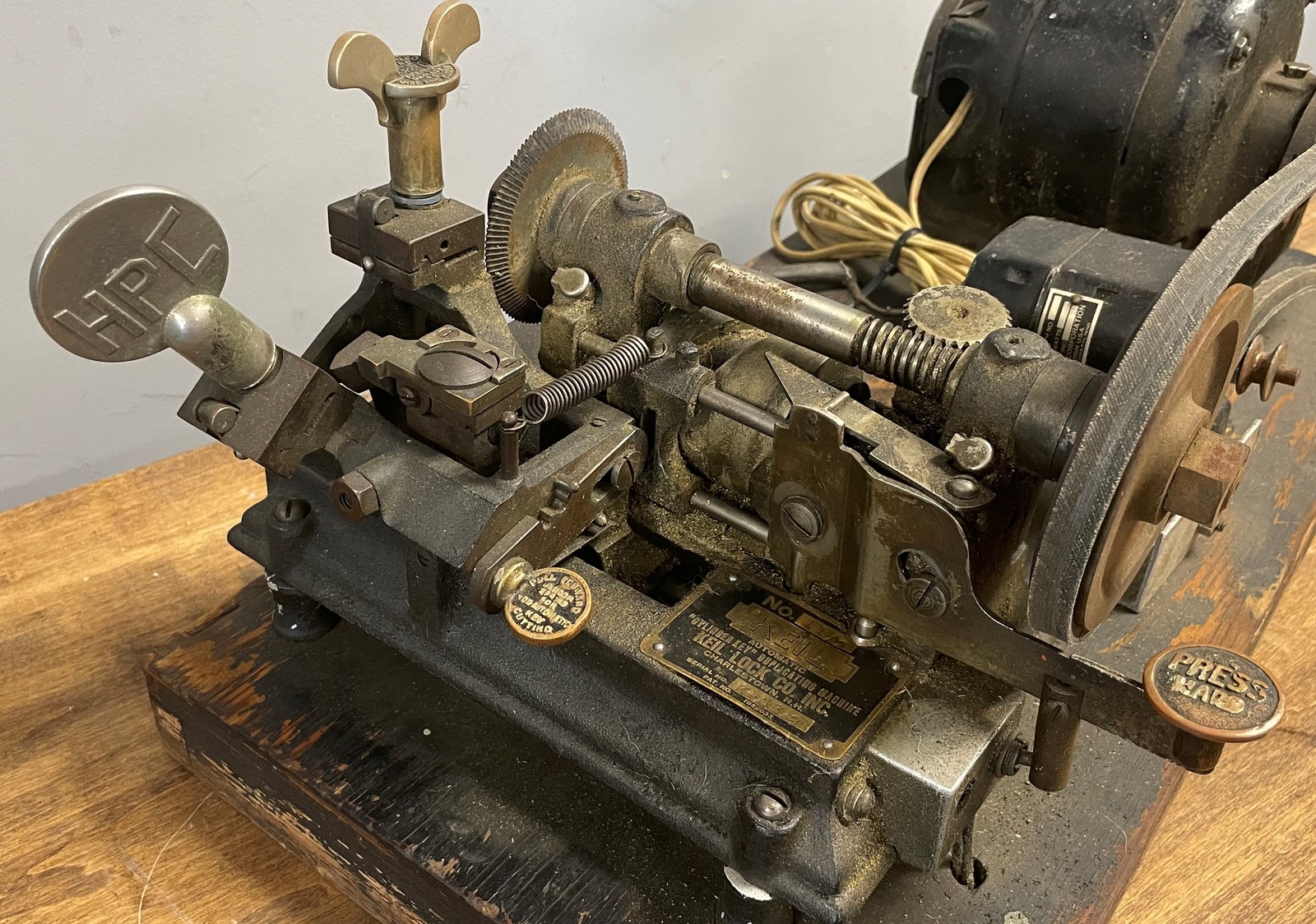 Vintage KEIL LOCK No. 1112 Automatic Cylinder Key Duplicating Cutting