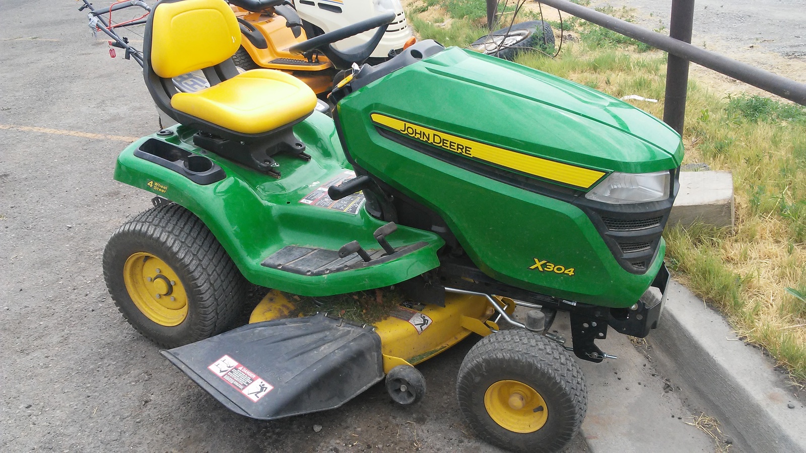 John Deere 42'' X304 Grass Chute Parts & Accessories