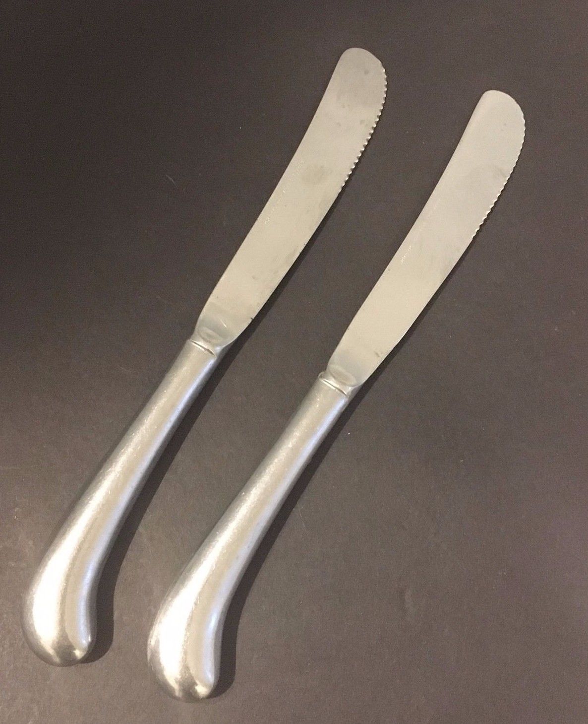 Oneida Stainless Post Road 2 Pistol Handle Round Hollow Knives