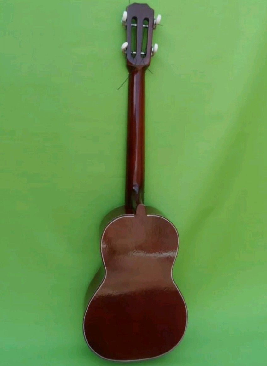 Cuatro venezolano guitarra instrumento venezuela four guitar strings