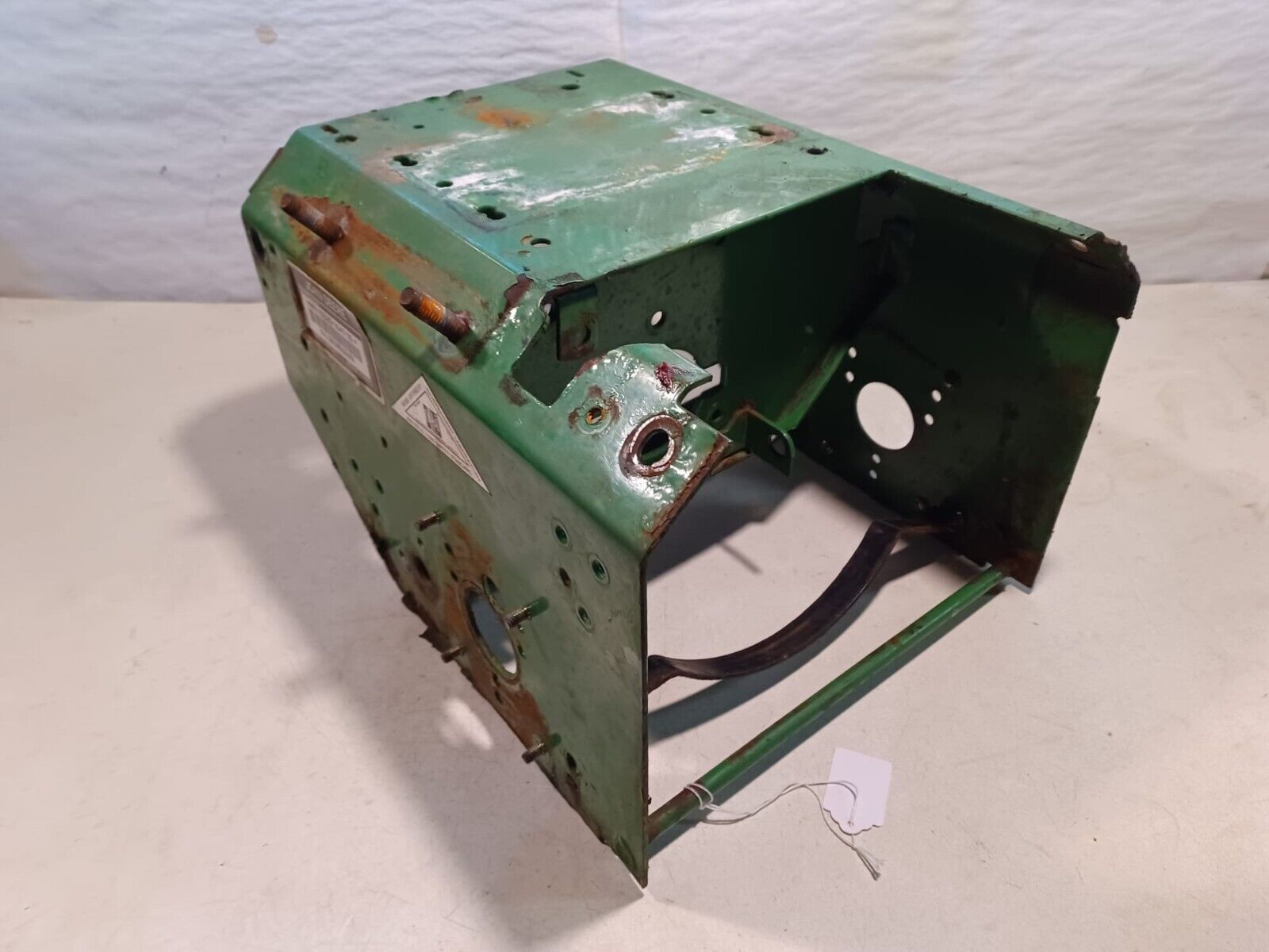 AM122145 JOHN DEERE SNOWBLOWER ENGINE MOUNT GEARBOX Other Outdoor