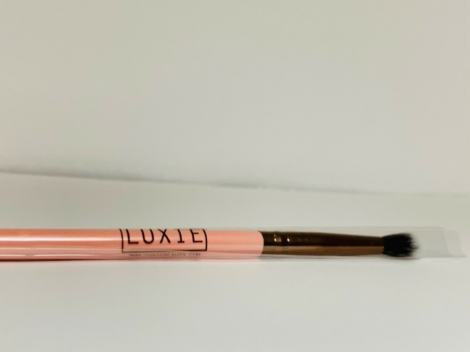 Luxie Beauty 231 Rose Gold Small Tapered Blending Eye shadow Brush - $8.99