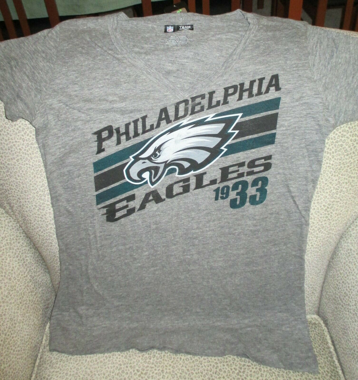 Philadelphia Eagles NFL Apparel Women's Gray VNeck ShirtLarge