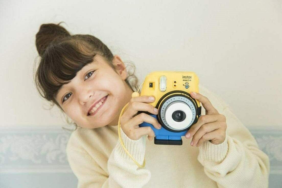 Детский фотоаппарат с моментальной. Fujifilm Instax Mini Minion. Fujifilm Instax Mini 8 Minion. Fujifilm Instax Миньон. Детский фотоаппарат Миньон.