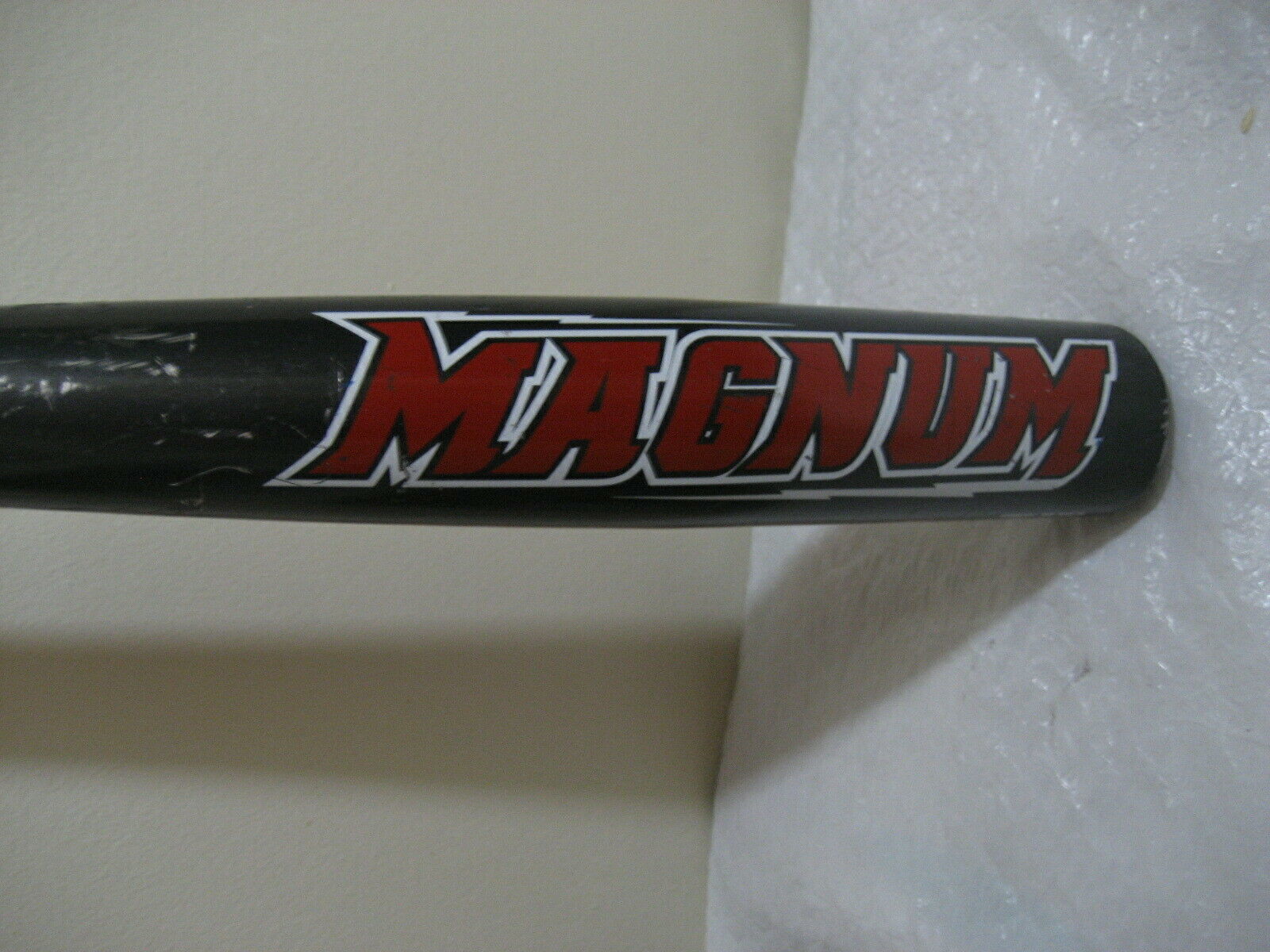 EASTON MAGNUM LK2 baseball bat 29 inches long 2 1/4 inch diameter, 21