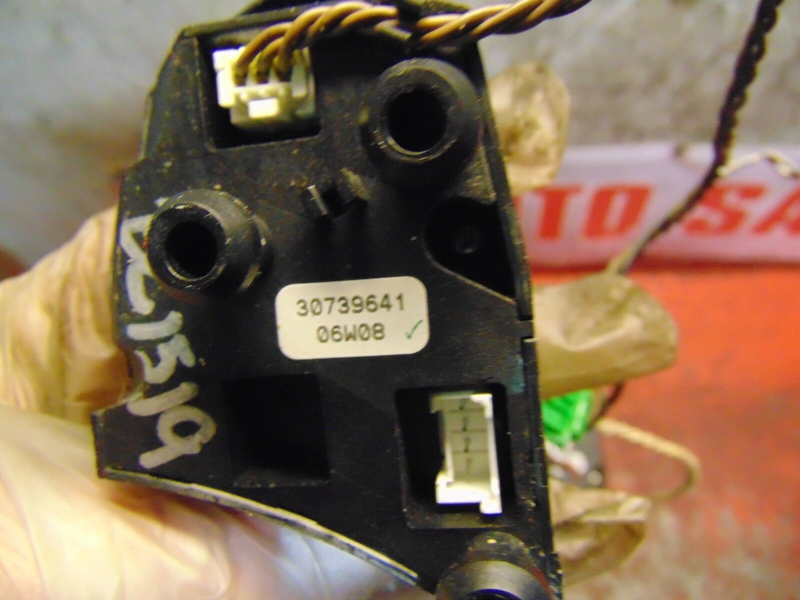 05 06 07 Volvo S40 steering wheel mounted radio audio cruise control