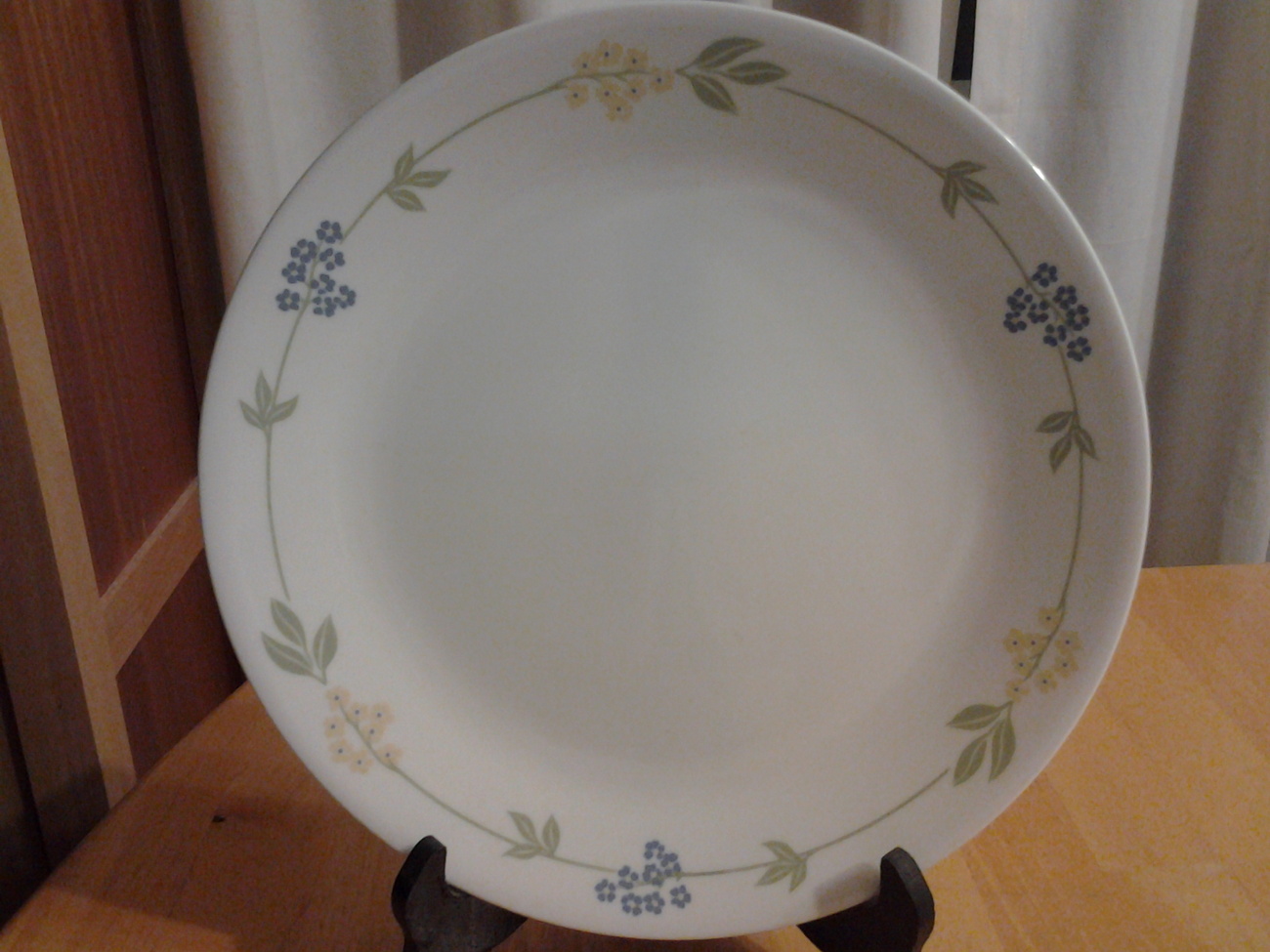 Corelle Secret Garden (1) Dinner Plate 10.25", Rim Blue &Yellow Flowers