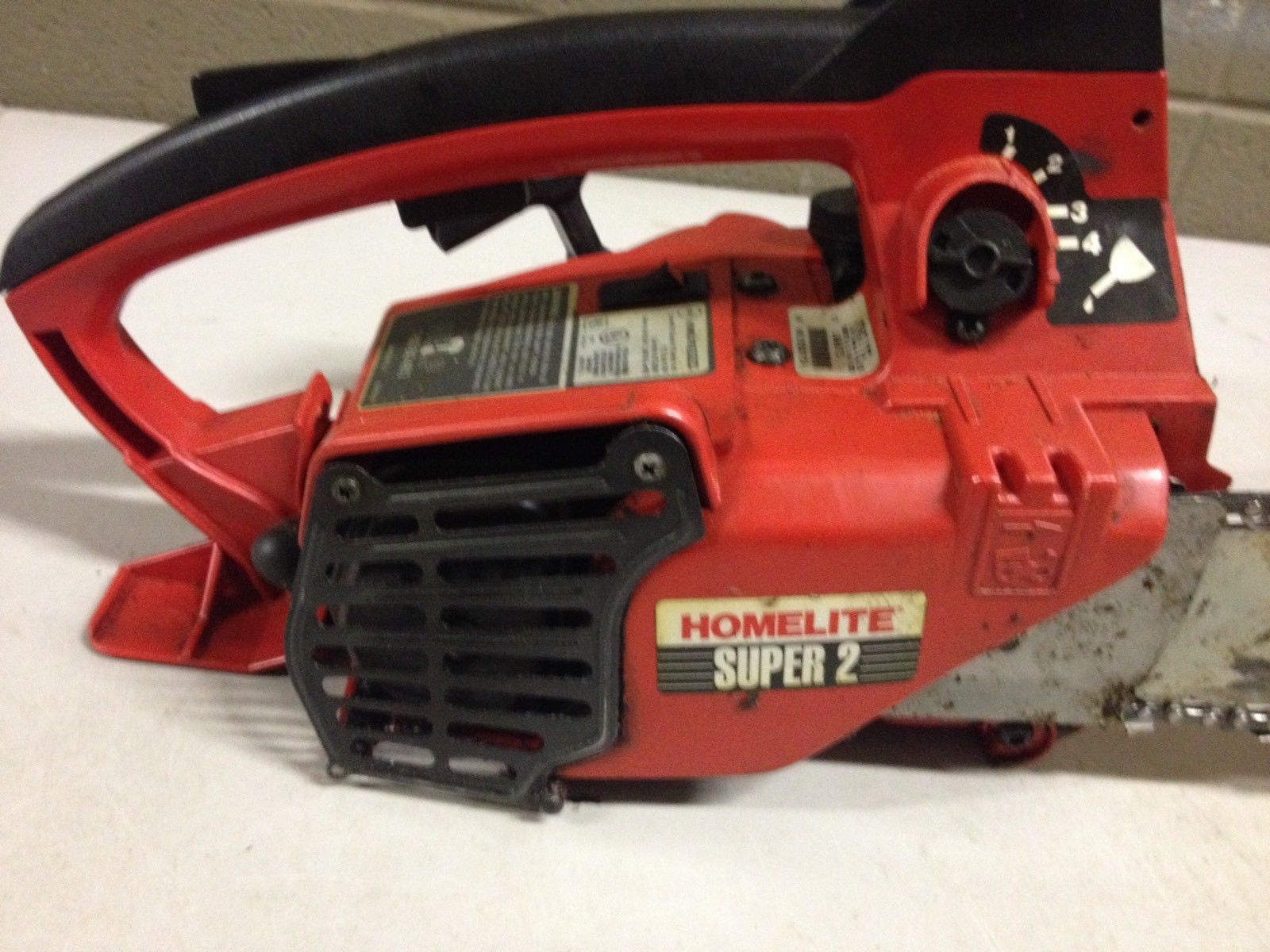 HOMELITE CHAINSAW SUPER 2 16" BAR AND CHAIN W/ Carring Case Vintage