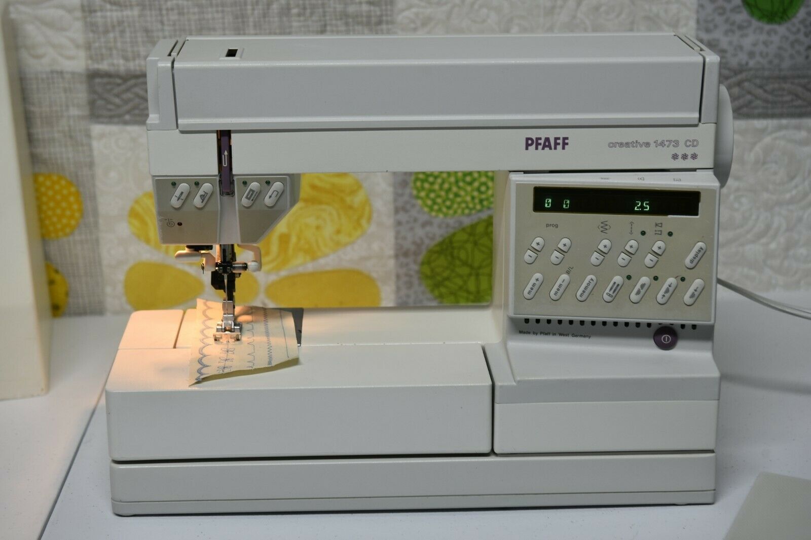 Pfaff Creative 1473 Cd Sewing Machine W Manuals Pedal Cover And Accessories Mint Sewing