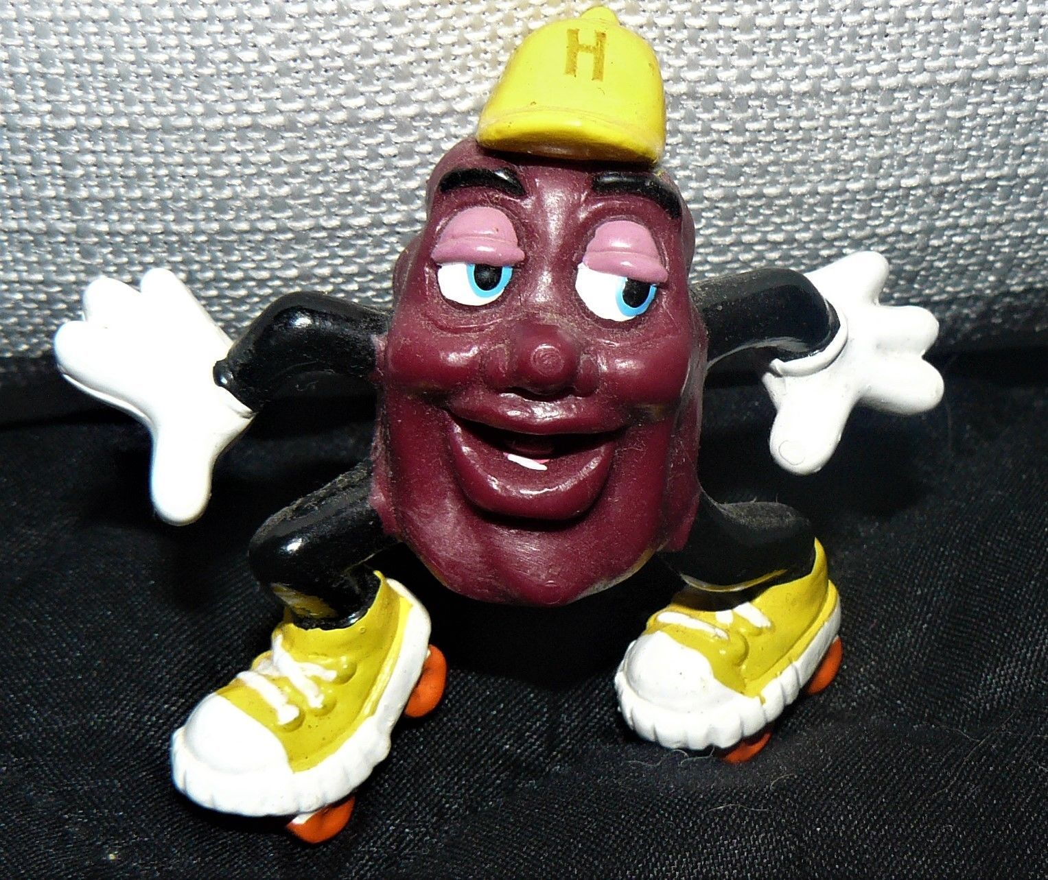 Vintage Applause California Raisin Figure on a Yellow Skate Board 