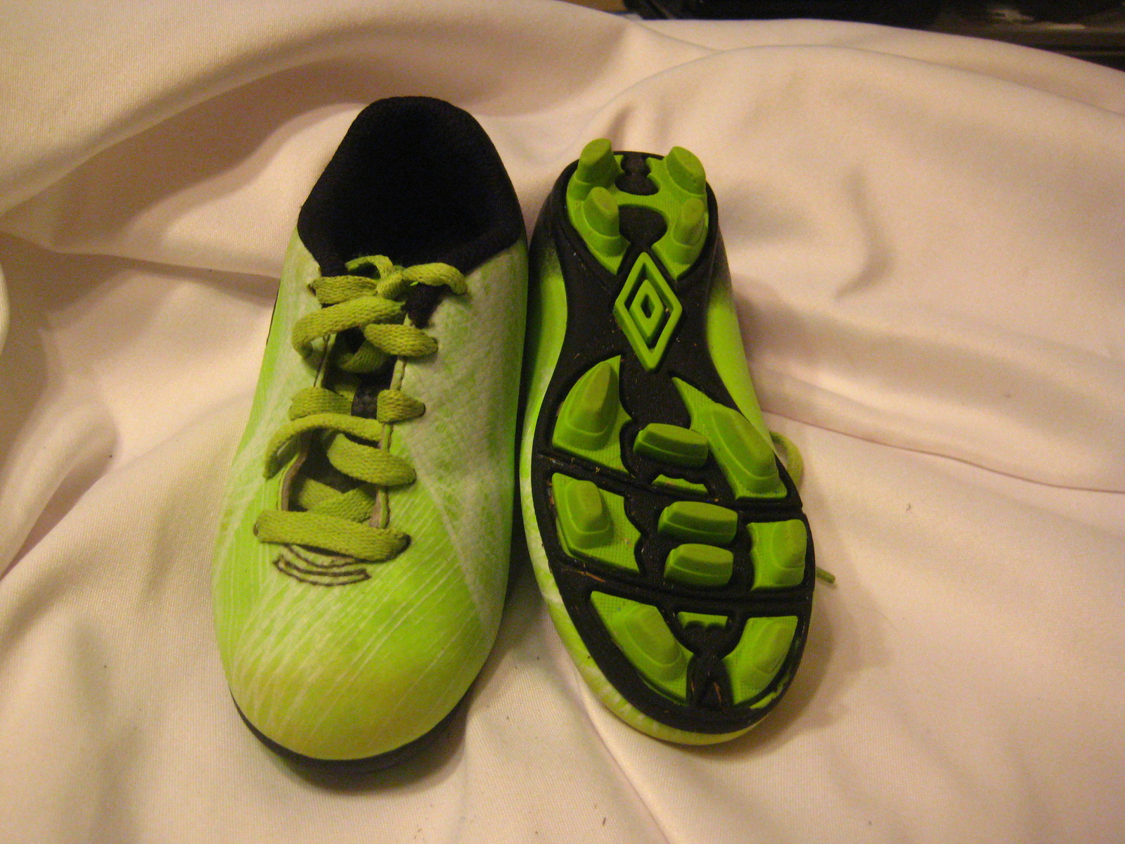 Umbro Soccer Cleats 9K Green and 38 