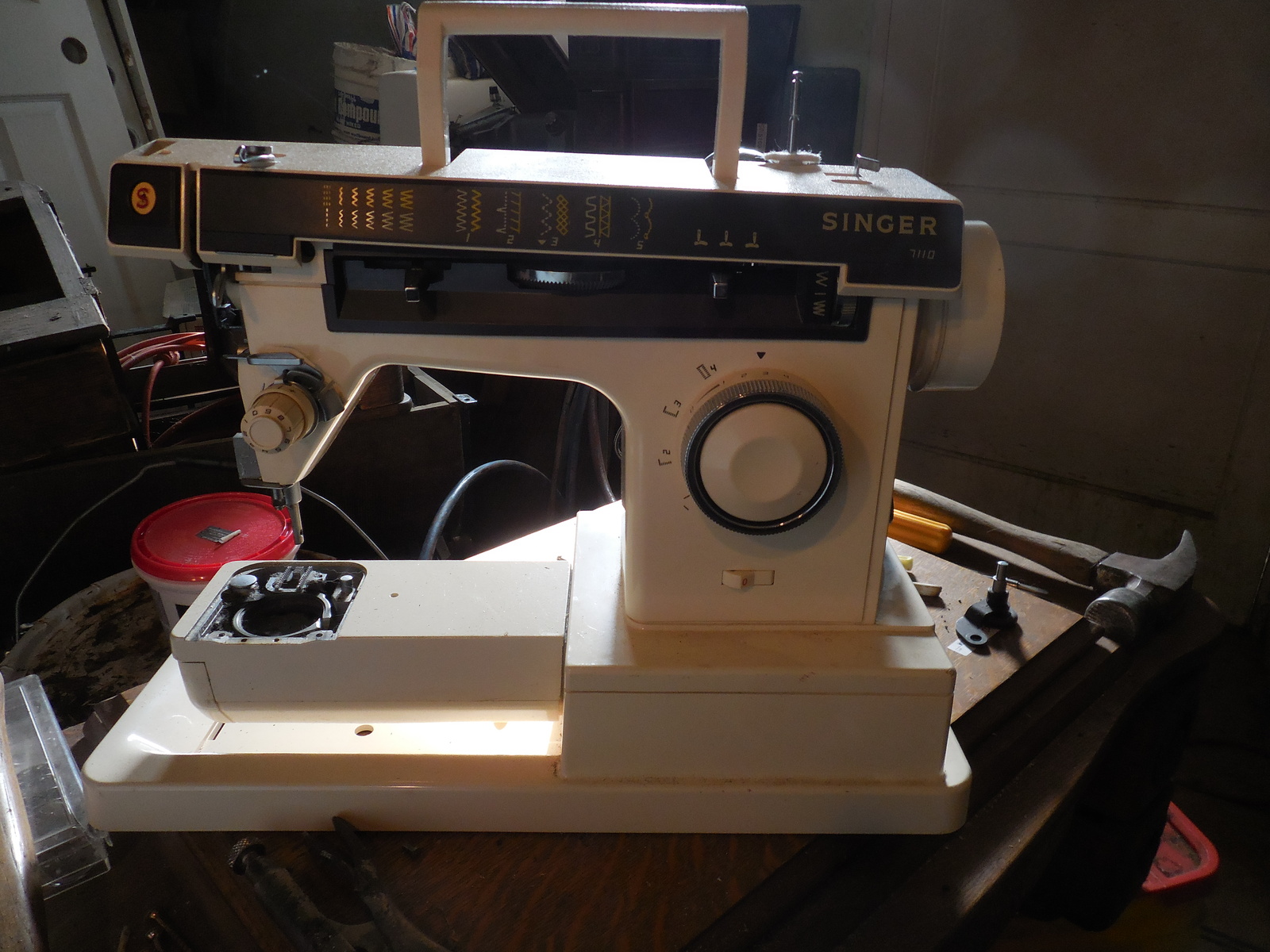 Singer 7110 Free Arm Extension Table Plastic Good Shape Sewing