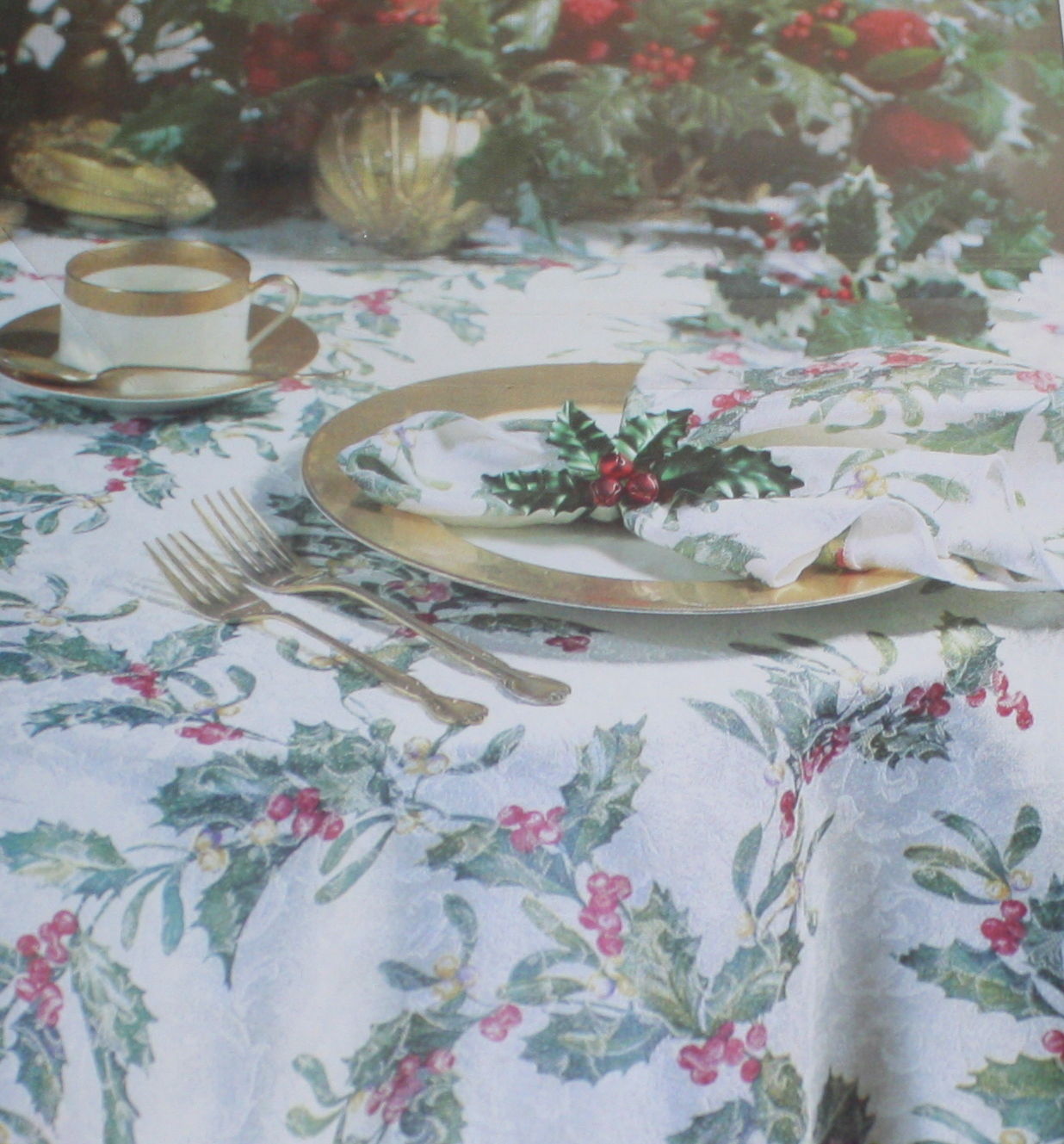 Benson Mills Watercolor Holly Holiday Tablecloth Oblong 60 X 84