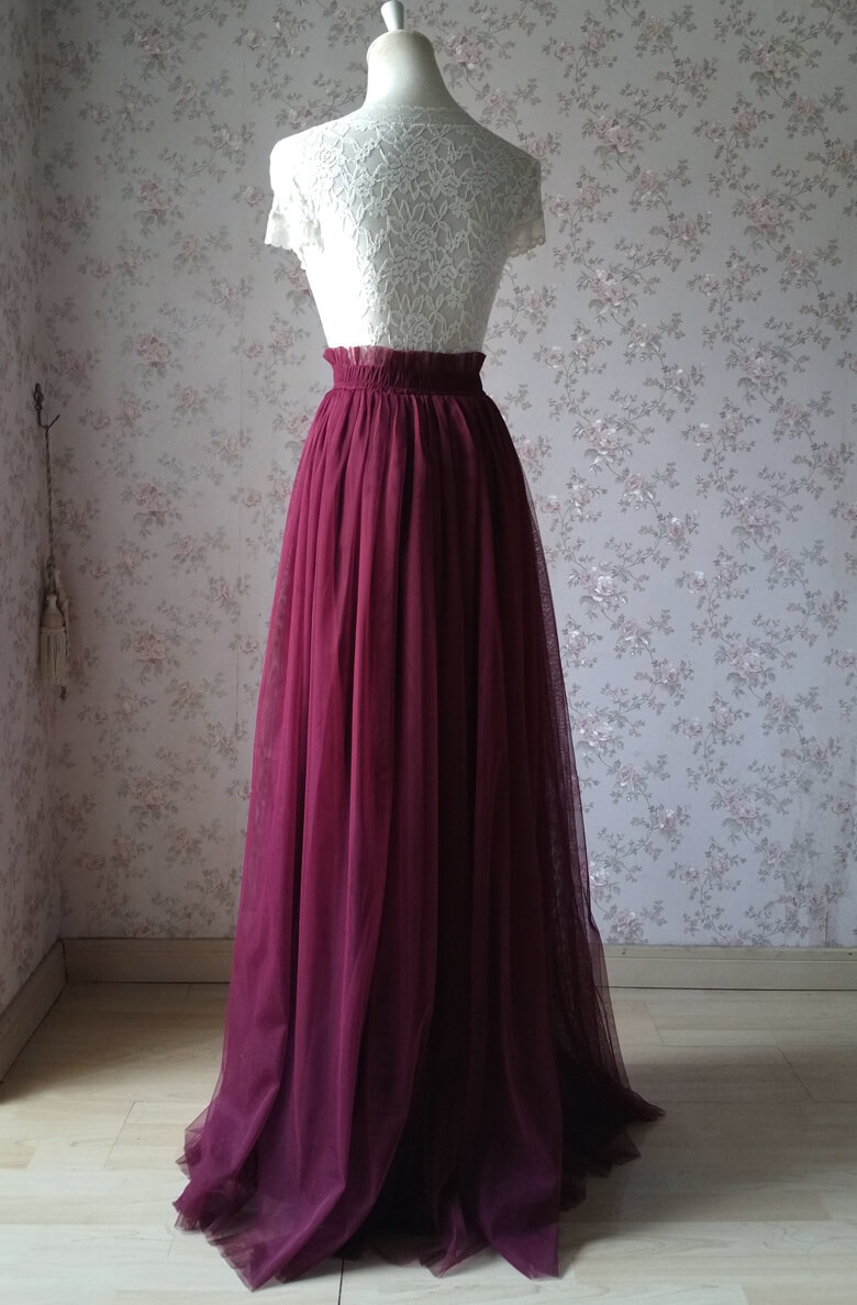 burgundy tulle skirt outfit