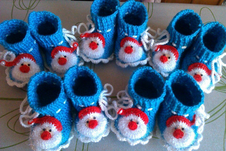 Santa Claus  Handmade Crocheted baby shoes 3-6, 6-12 m