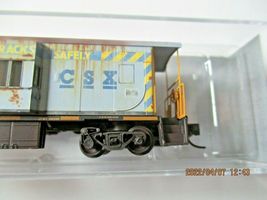 Micro-Trains # 13044211 CSX Family Tree Series 31' Bay Window Caboose N-Scale image 3