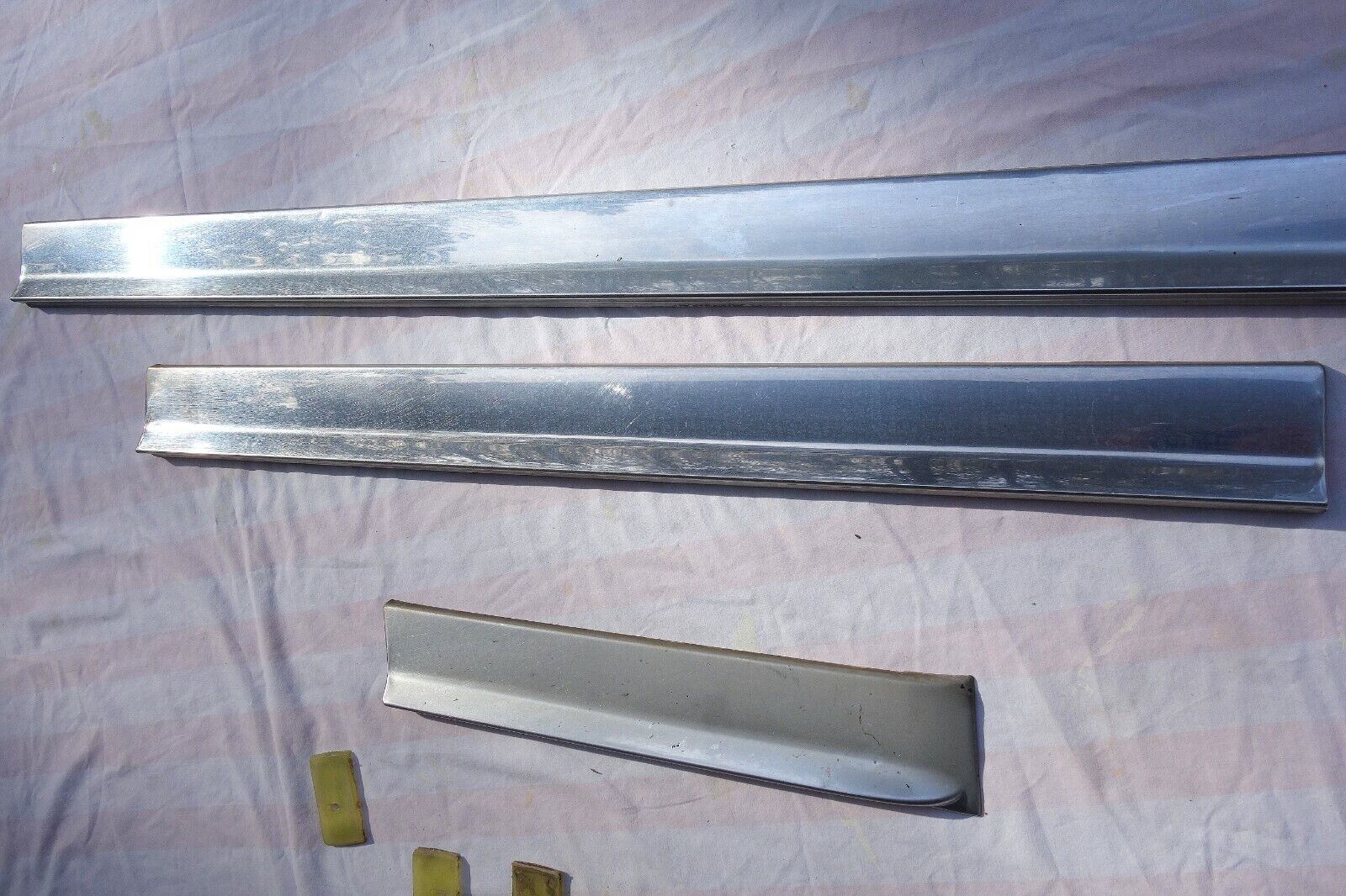 1974 CADILLAC FLEETWOOD BROUGHAM LEFT SIDE LOWER DOOR MOLDING TRIM ...