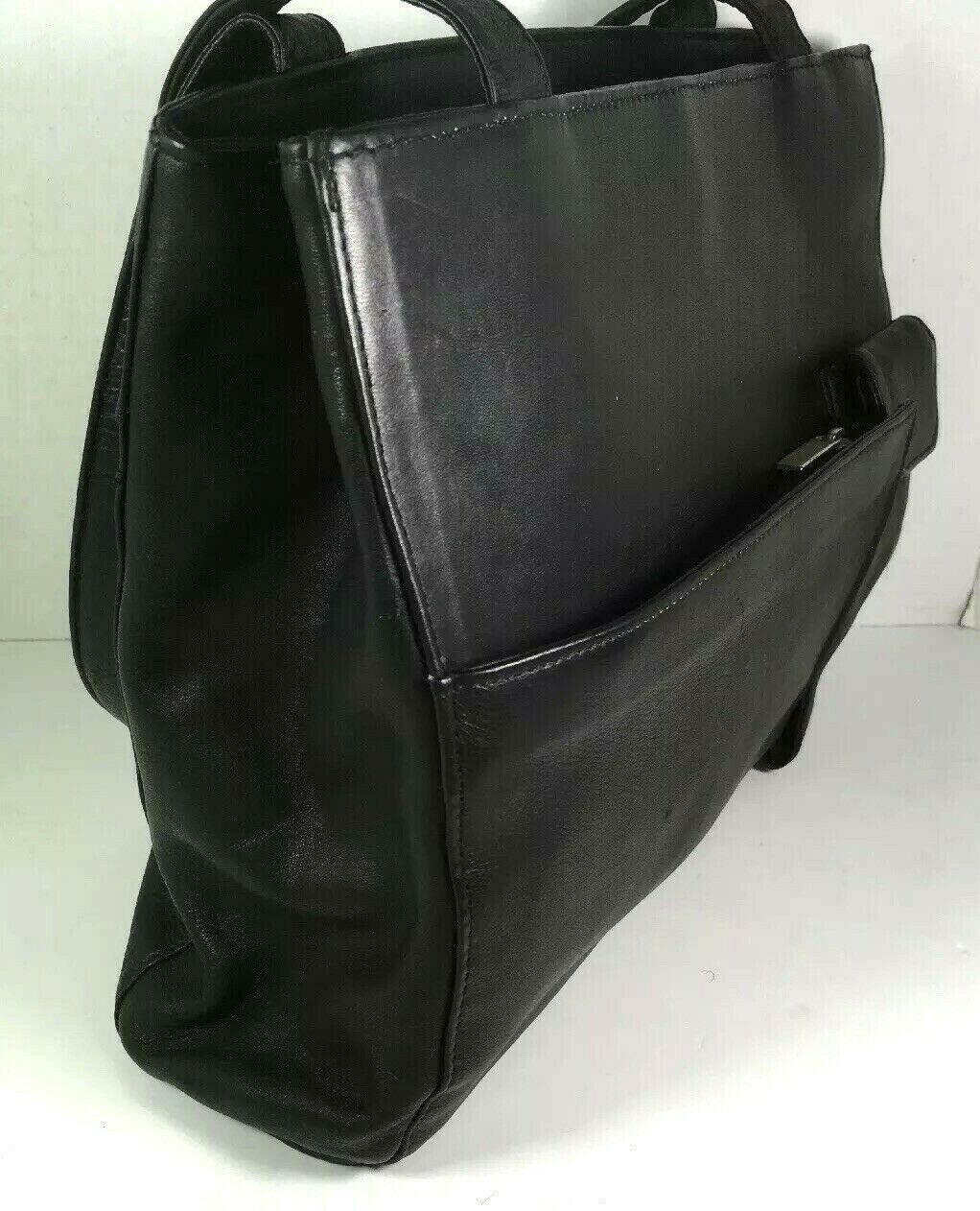 Black Leather Shoulder Bag With Compartments | IQS Executive