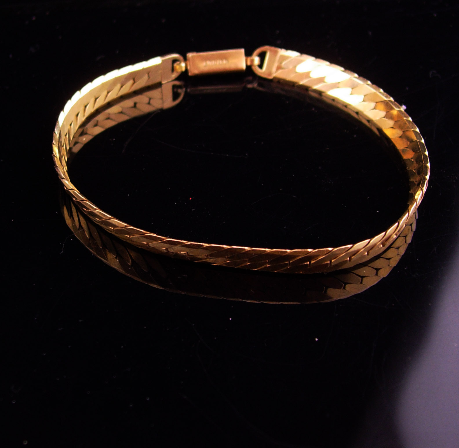 Vintage 14kt gold bracelet / women or mens / 8" herringbone chain / 15.