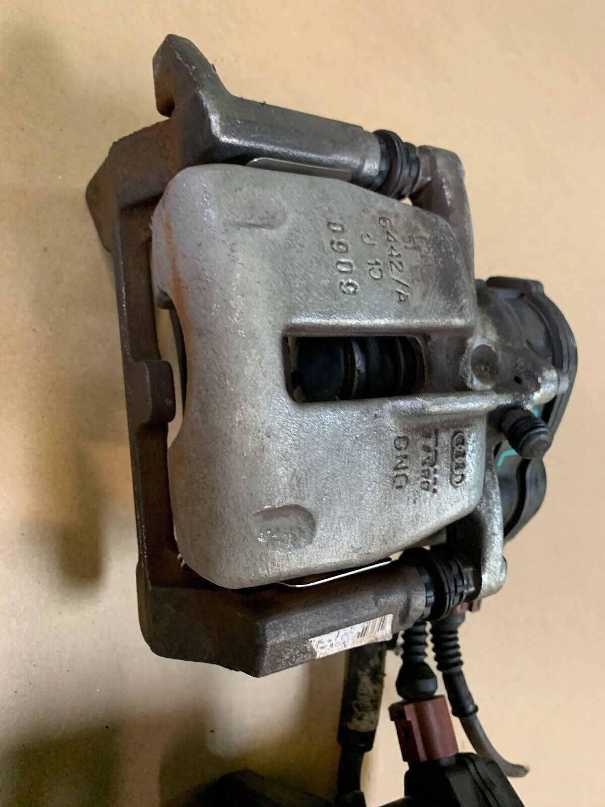 2013 2014 2015 Audi Q5 Left Rear Electronic Brake Caliper 6442 / A