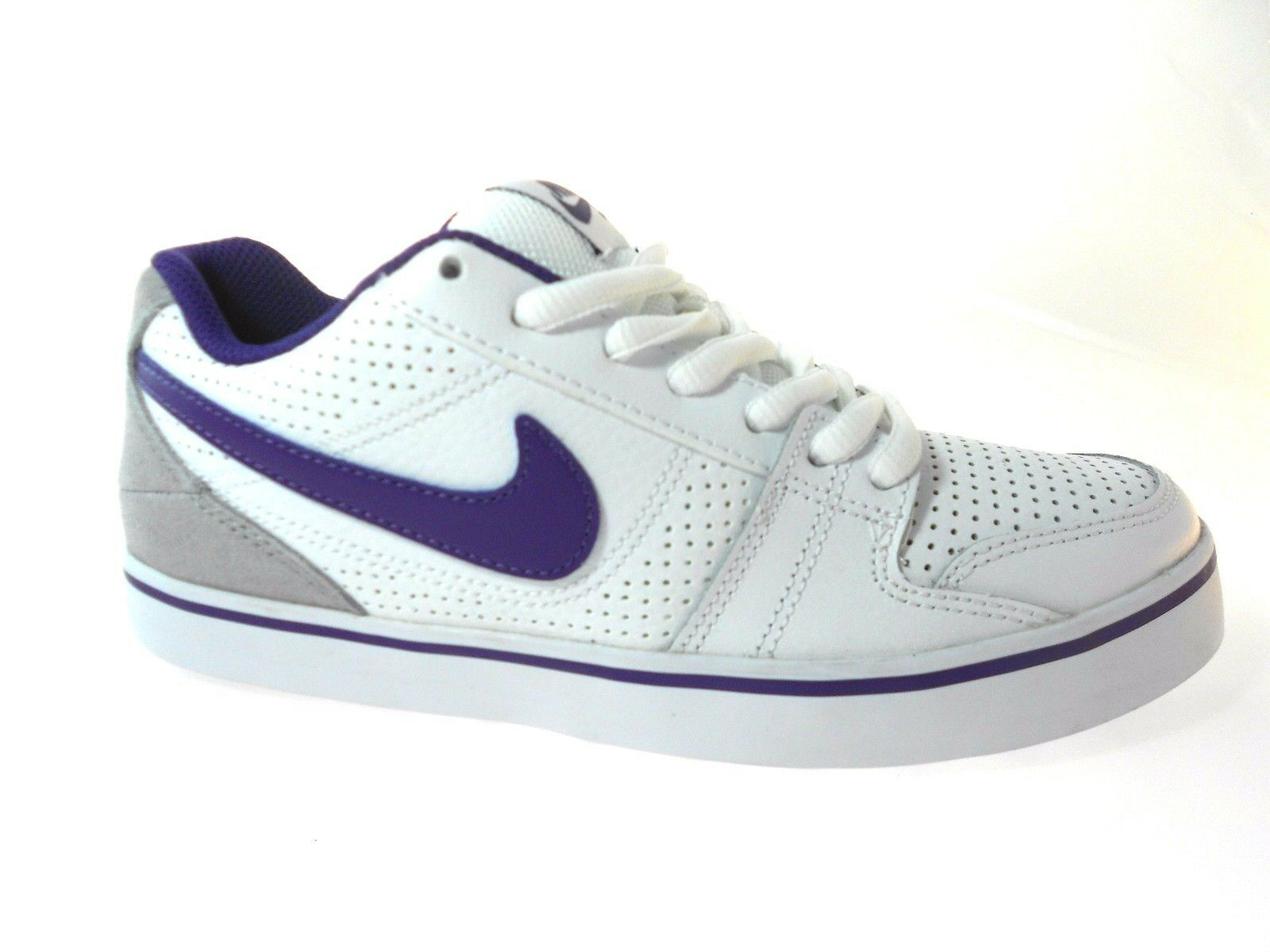 nike ruckus low