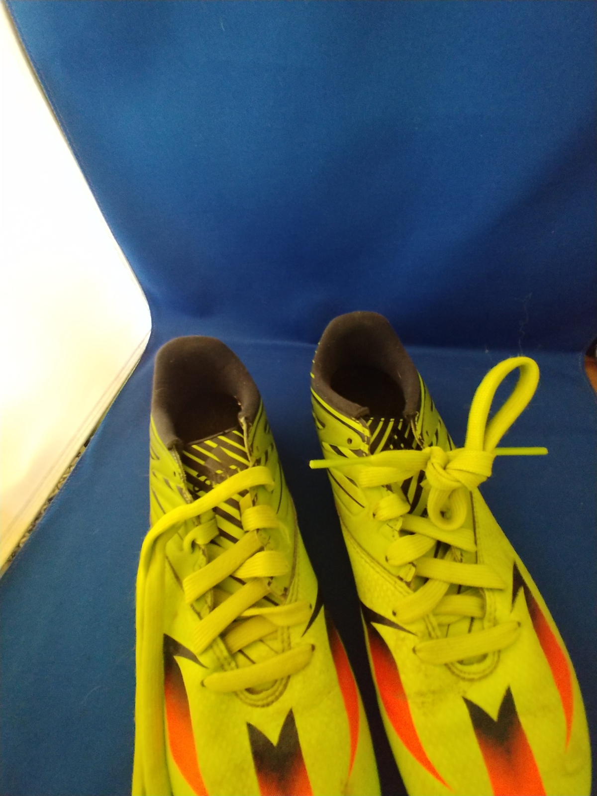 boys size 5 football cleats