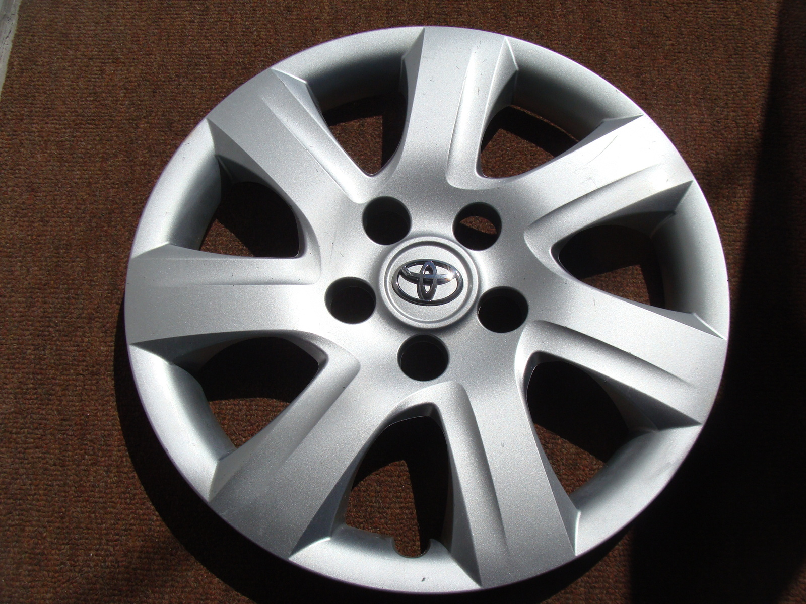 Toyota Camry 20102011 Hubcap 4260206050 Orgnl OEM 61155 Wheel Cover